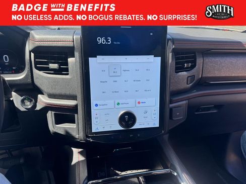 Used 2022 Ford Expedition Max Limited image 11