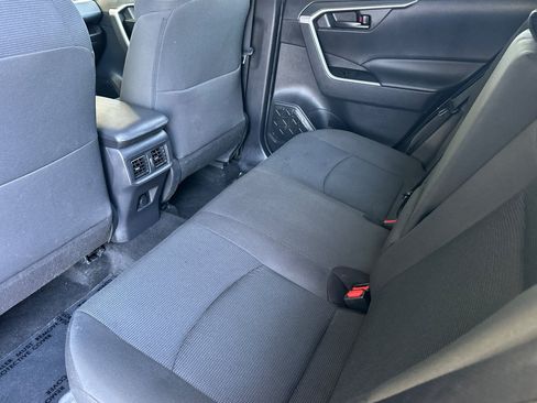 Used 2021 Toyota RAV4 LE AWD/4WD image 11