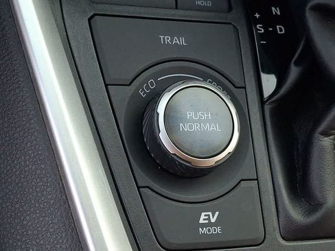 Used 2020 Toyota RAV4 XSE AWD/4WD image 19