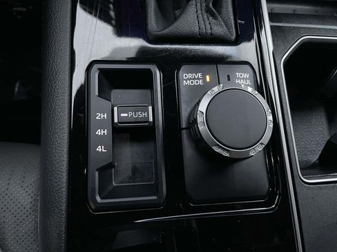 Used 2025 Toyota Tundra Limited image 36