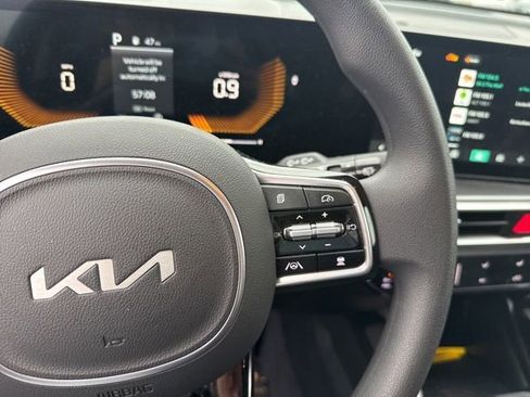 Used 2025 Kia Sorento LX image 18
