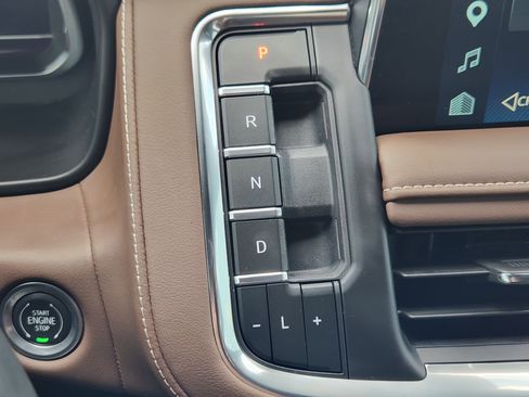 Used 2024 Chevrolet Suburban High Country AWD/4WD image 21