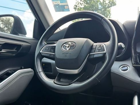 Used 2022 Toyota Highlander LE FWD image 36