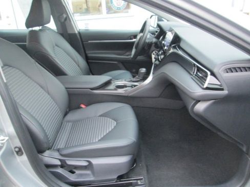 Used 2024 Toyota Camry SE image 12