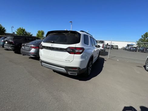 Used 2025 Honda Pilot Elite image 4