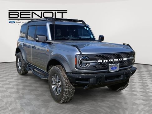 Used 2021 Ford Bronco Badlands image 3