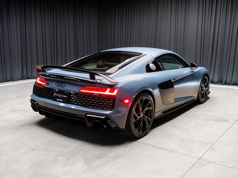 Used 2022 Audi R8 V10 w/ Premium Package RWD image 40