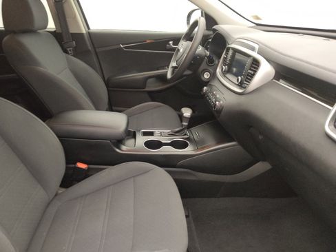 Used 2020 Kia Sorento FWD V6 image 21