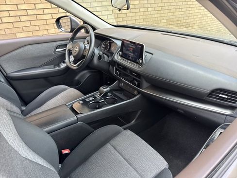 Used 2023 Nissan Rogue SV image 27