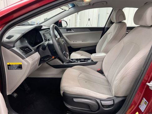 Used 2015 Hyundai Sonata SE image 17