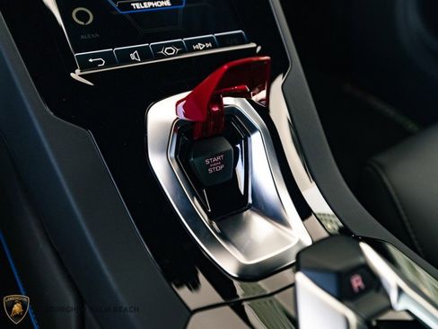 Used 2021 Lamborghini Huracan EVO image 17