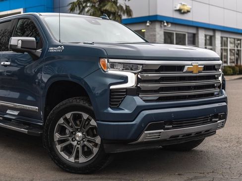 Used 2024 Chevrolet Silverado 1500 High Country w/ Technology Package image 3