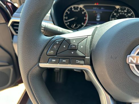Used 2025 Nissan Altima 2.5 SV FWD image 19
