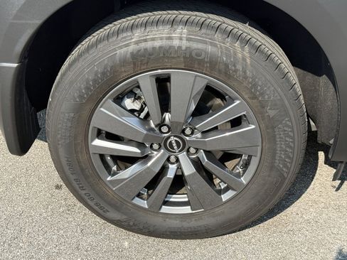 Certified 2025 Nissan Pathfinder SV image 8