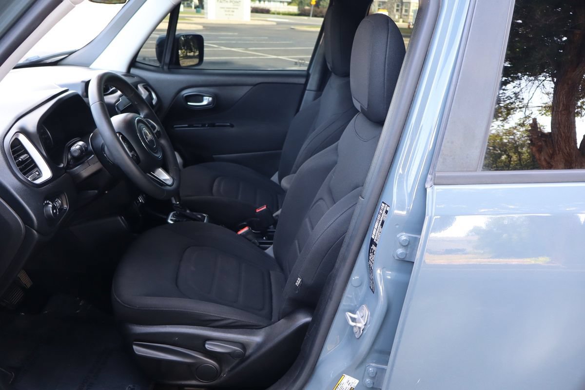 Used 2018 Jeep Renegade Latitude FWD image 19