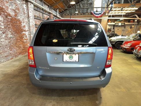 Used 2012 Kia Sedona EX FWD image 4