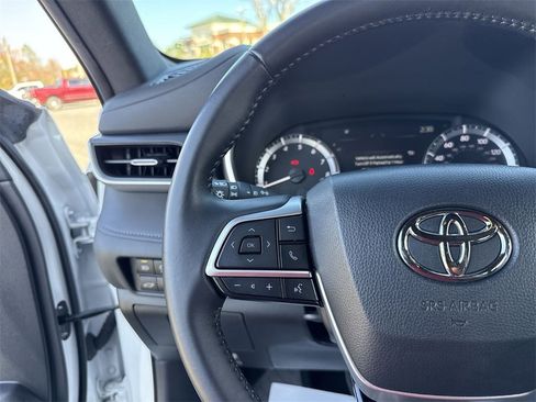 Used 2024 Toyota Highlander XSE image 13