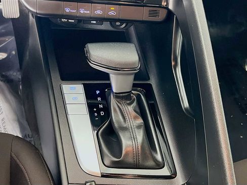 Certified 2023 Hyundai Elantra SEL w/ Preferred Accessory Package image 16