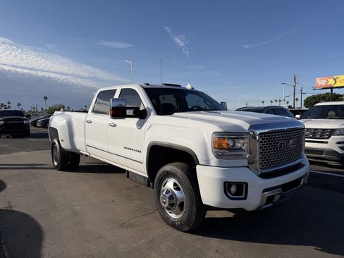 Used 2015 GMC Sierra 3500 Denali w/ Duramax Plus Package image 17