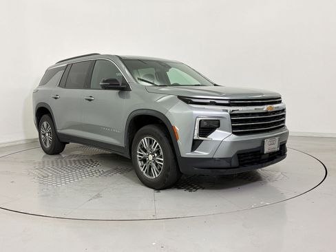 Used 2024 Chevrolet Traverse LT AWD/4WD image 7