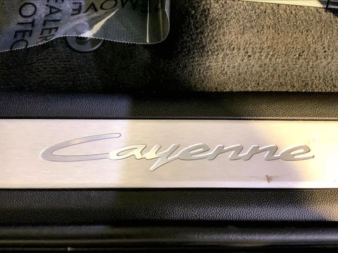 Used 2025 Porsche Cayenne image 19