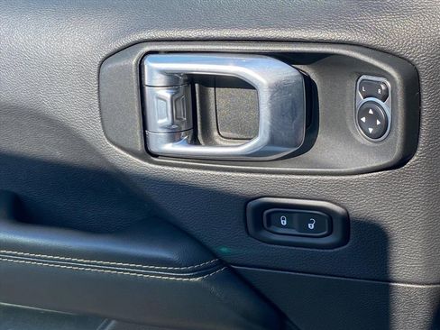 Used 2024 Jeep Wrangler Sahara image 17