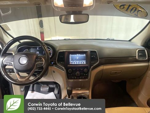 Used 2018 Jeep Grand Cherokee Limited image 11