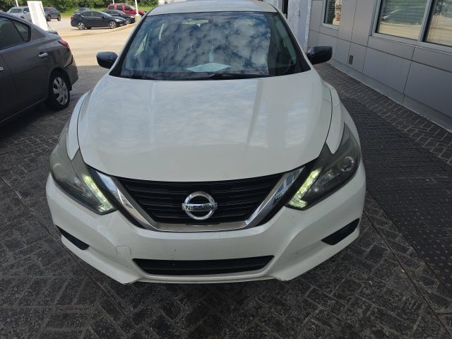 Used 2017 Nissan Altima 2.5 SR w/ Midnight Edition Package FWD image 3