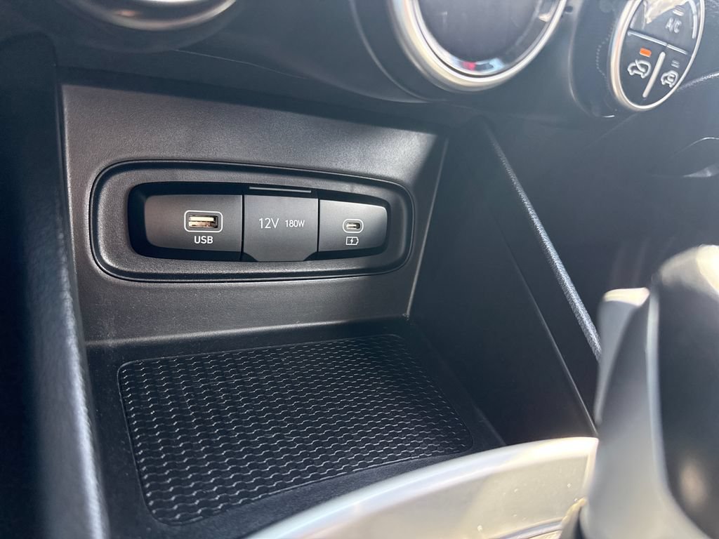 Certified 2024 Hyundai Venue SEL FWD image 31