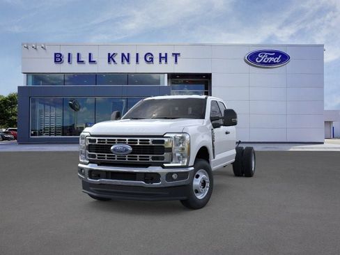 New 2026 Ford F350 XL w/ XL Chrome Package AWD/4WD image 2