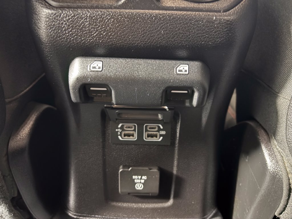 Used 2020 Jeep Wrangler Unlimited Rubicon w/ Cold Weather Group AWD/4WD image 28