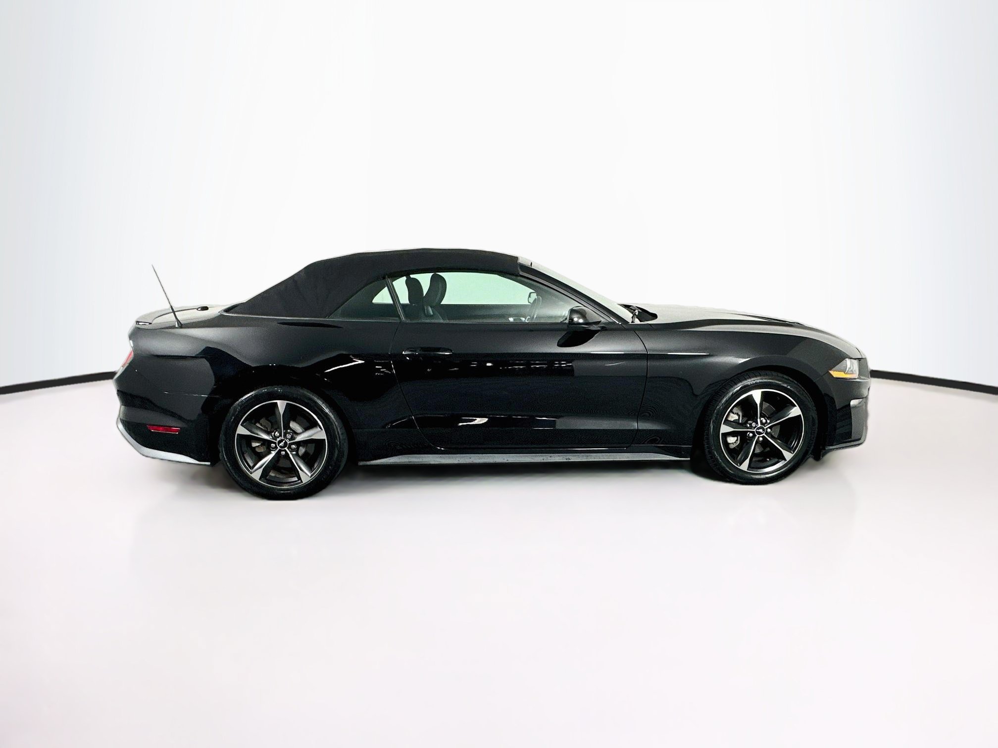 Used 2018 Ford Mustang Convertible w/ Equipment Group 101A RWD image 10