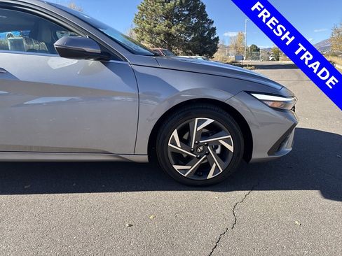 Used 2024 Hyundai Elantra Limited image 33