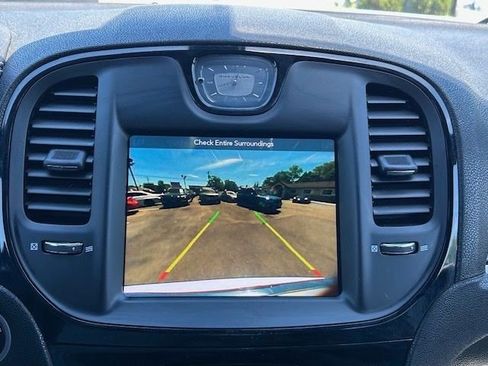 Used 2019 Chrysler 300 S w/ 300S Premium Group RWD image 28