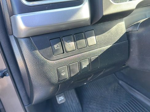 Used 2017 Toyota Highlander Limited AWD/4WD image 14