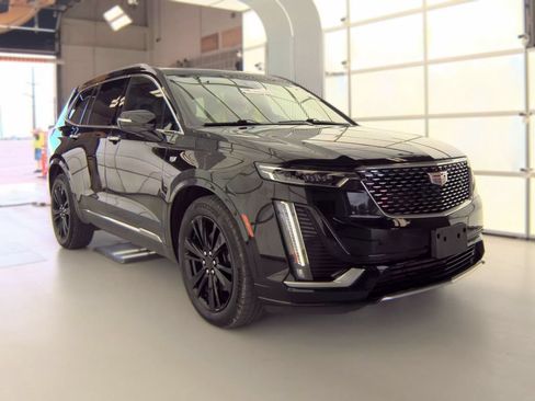 Used 2023 Cadillac XT6 Premium Luxury AWD/4WD image 4