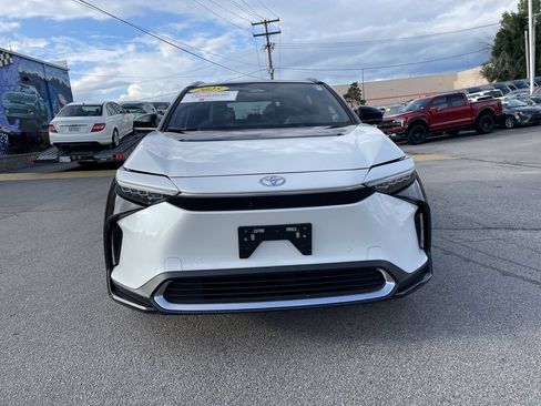 Used 2025 Toyota bZ4X AWD w/ Weather Package image 5