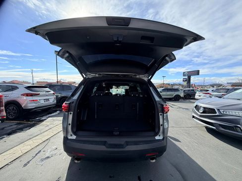 Used 2023 Chevrolet Traverse RS AWD/4WD image 26