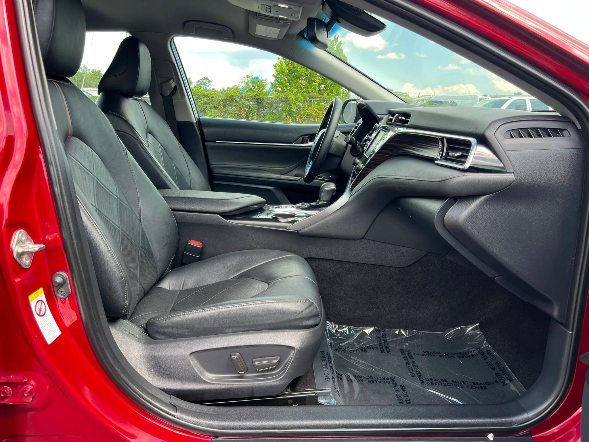 Used 2018 Toyota Camry XLE FWD image 16