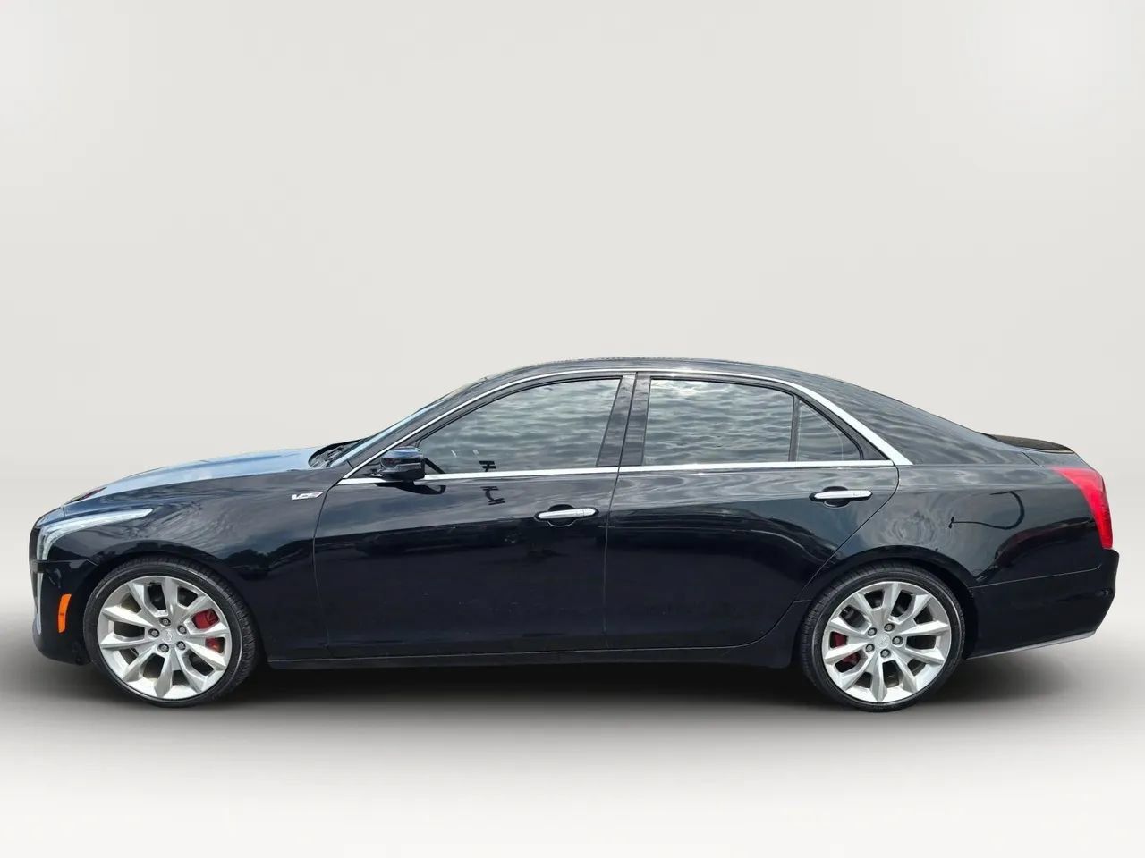 Used 2019 Cadillac CTS Luxury RWD image 2
