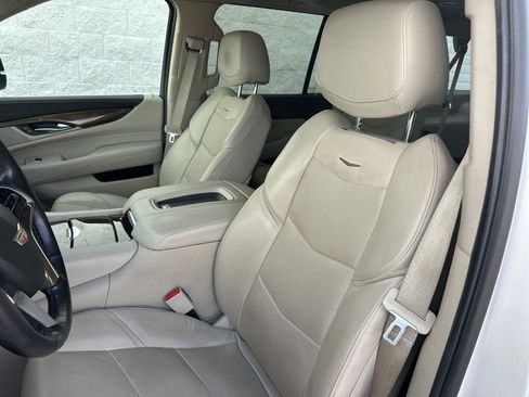Used 2019 Cadillac Escalade ESV Premium Luxury AWD/4WD image 14