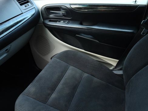 Used 2016 Dodge Grand Caravan American Value Package image 13