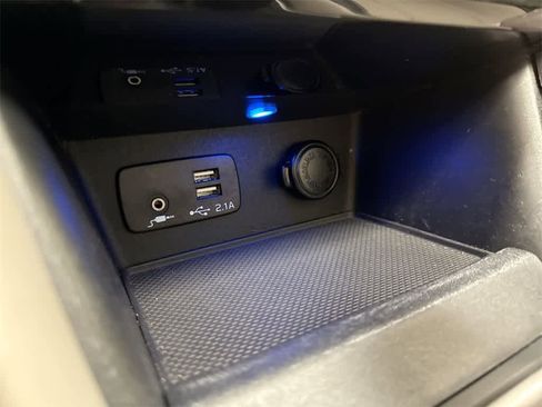 Used 2020 Subaru Forester Limited image 31