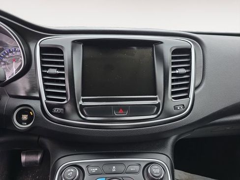 Used 2017 Chrysler 200 Limited Platinum image 10