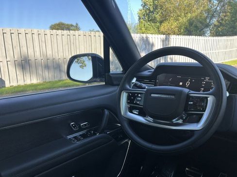 Used 2024 Land Rover Range Rover Long Wheelbase SE image 13