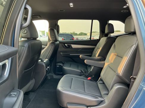 Used 2025 Buick Enclave Preferred FWD image 19