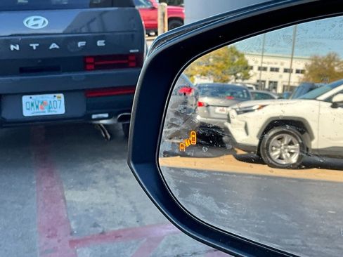 Used 2025 Toyota Corolla Cross LE image 19