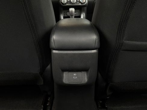 Used 2025 Nissan Versa SV FWD image 12