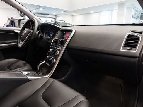 Used 2016 Volvo XC60 T5 Premier image 10