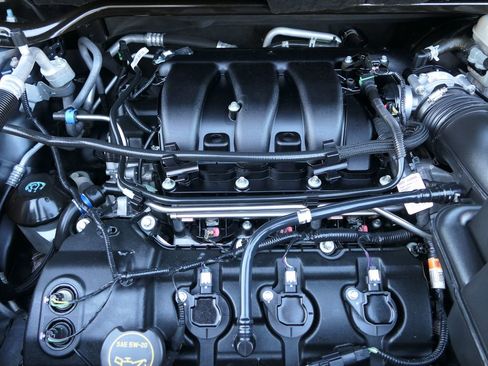 Used 2018 Ford Explorer XLT image 29